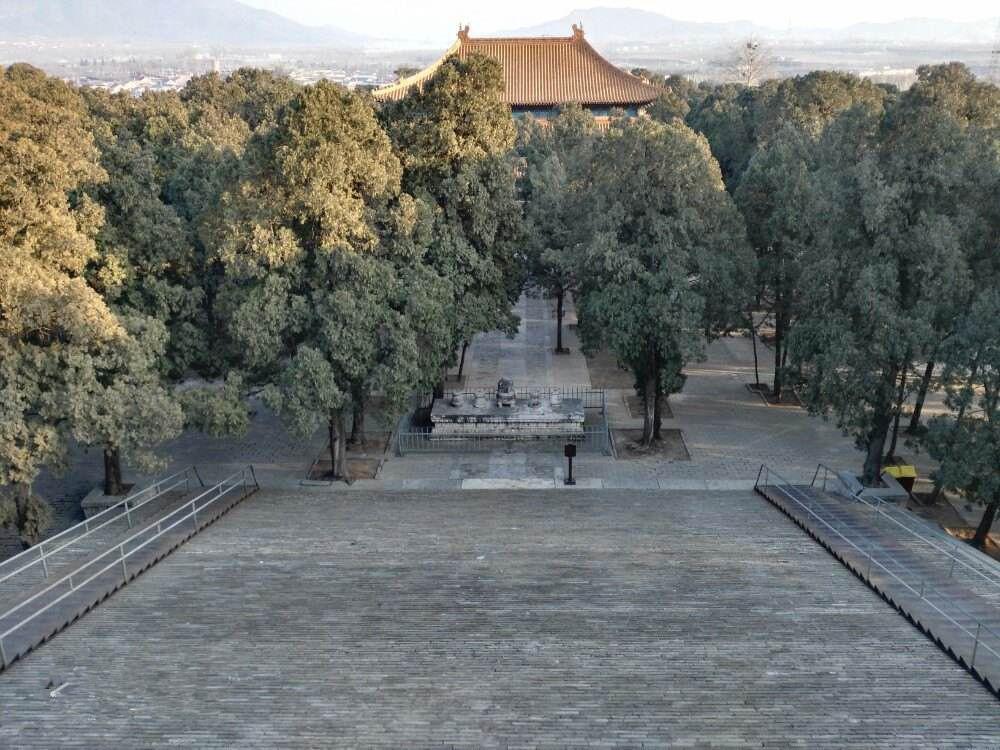 明昭陵是谁的陵墓？是明朝穆宗朱载垕及其三位皇后的合葬陵寝 第5张