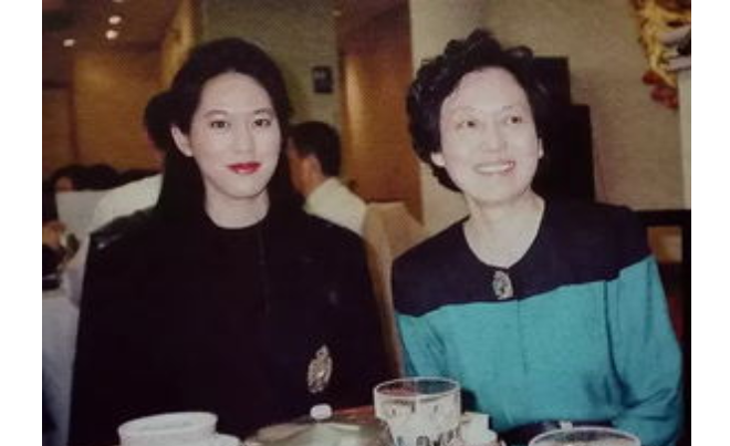 张纯如个人资料简介（36岁饮弹自尽，死前曾怀疑儿子自闭症） 第17张